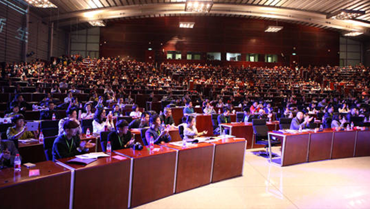 熱烈祝賀2015安德馬丁國際室內(nèi)設(shè)計峰會圓滿落幕 2 熱烈祝賀2015安德馬丁國際室內(nèi)設(shè)計峰會圓滿落幕 2