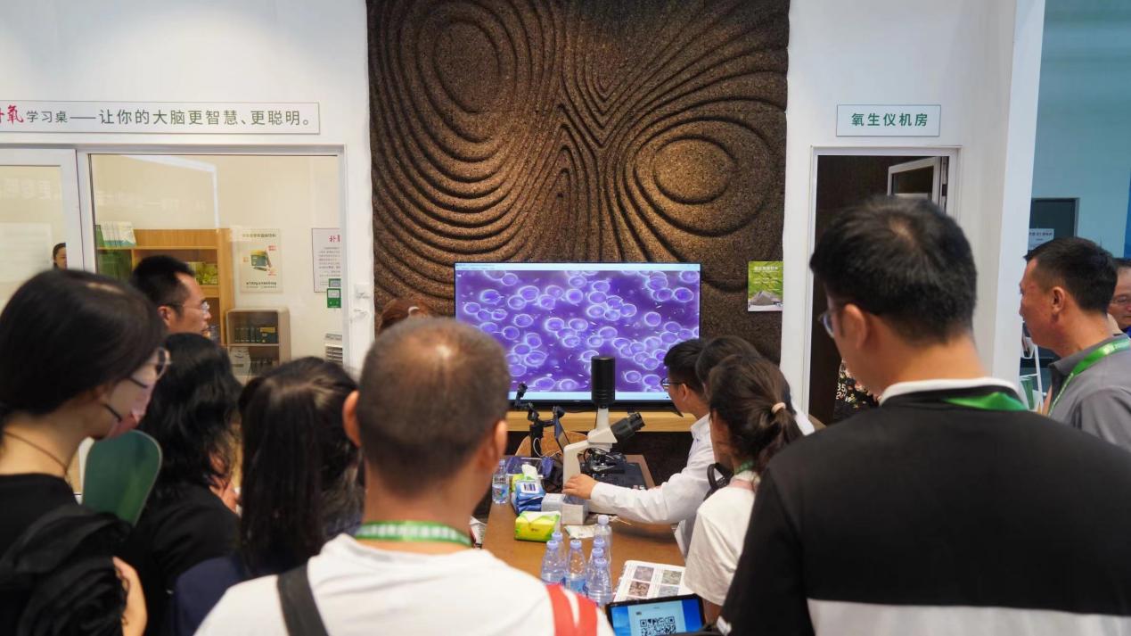 得高補氧學(xué)習(xí)桌亮相山東教育裝備博覽會，富氧科技助力教育發(fā)展！ image3