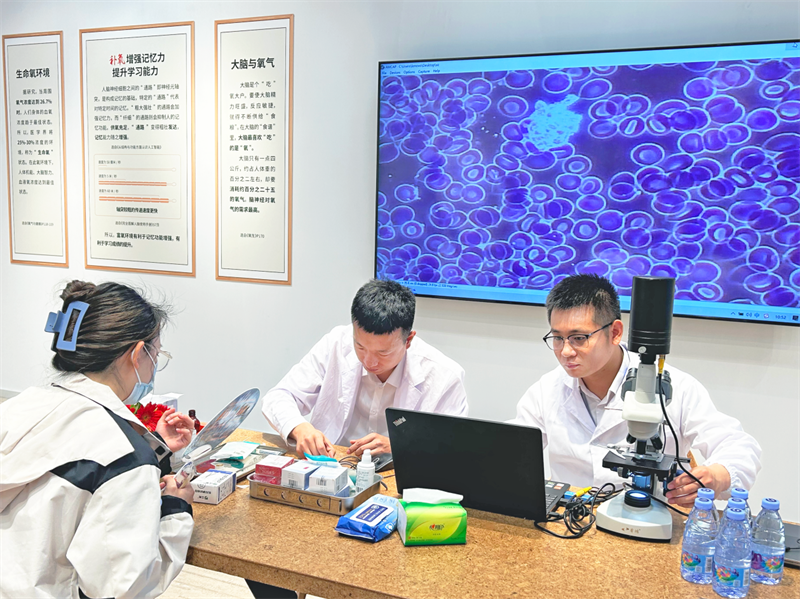 得高補(bǔ)氧學(xué)習(xí)桌亮相第83屆中國(guó)教育裝備展示會(huì)，富氧科技助力青少年智慧成長(zhǎng) 圖片7